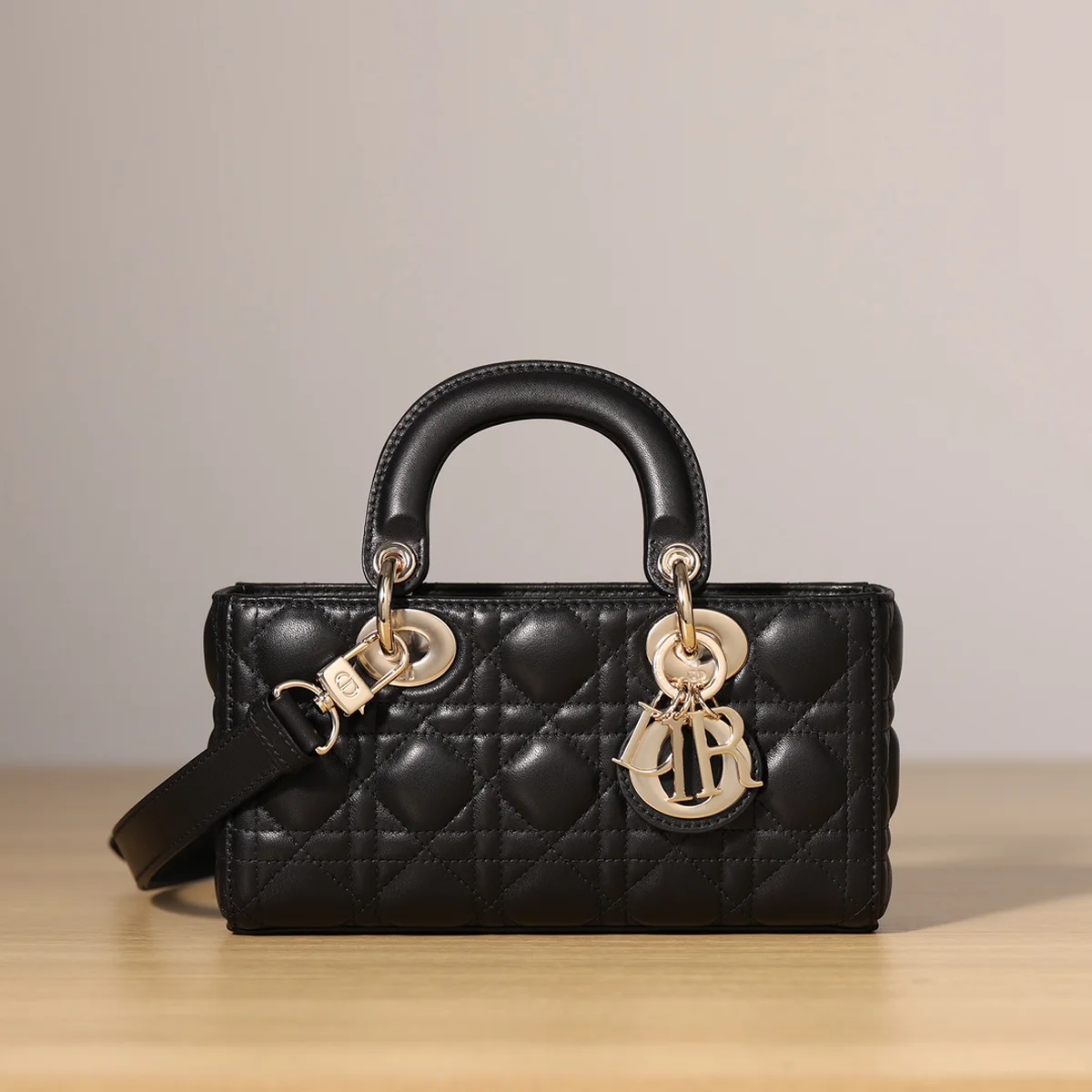高仿包零售Dior Lady 黑色斜挎包PM-M0613正品級別-貨到付款