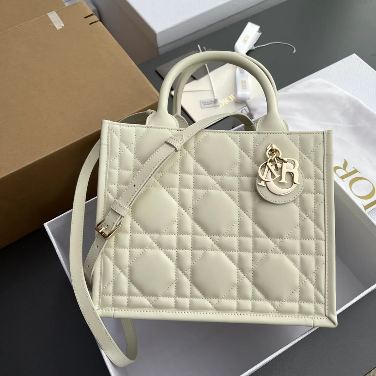 高仿奢侈品包Dior Book 奶白色托特包包PM-M1325正品級別-貨到付款
