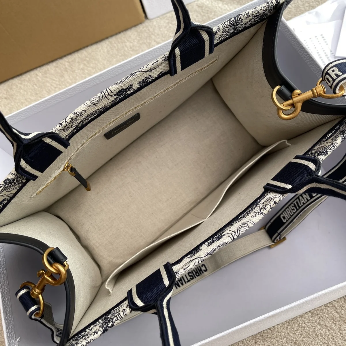 高仿名牌包Dior Book 白色托特包包MM-M1324正品級別-貨到付款